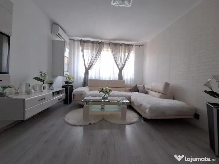 Apartament cu 3 camere semidecomandat în Central