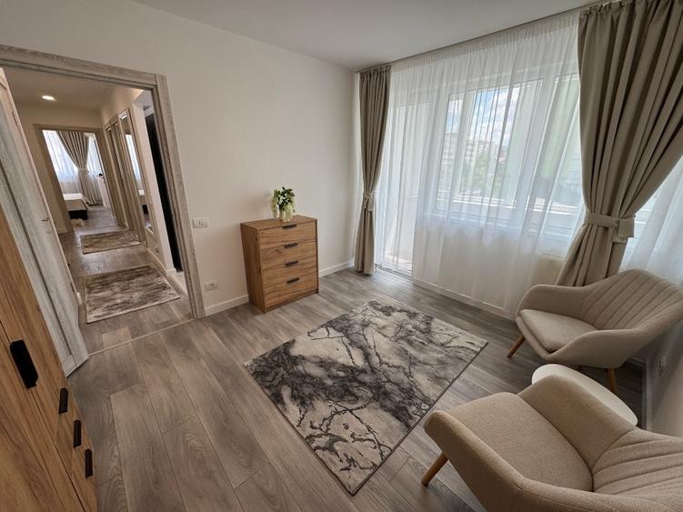 Apartament cu 3 camere decomandat, mobilat în Tineretului