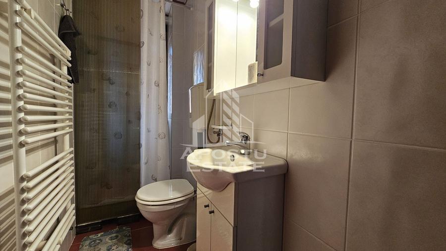 Casă cu 7 camere cu Canalizare în Ghioroc