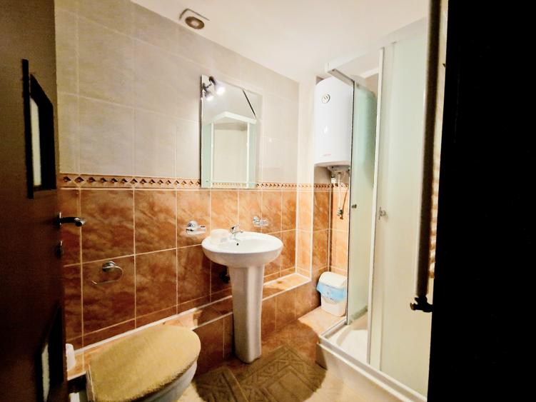 Casă individuală cu 8 camere cu Piscina în Exterior Est
