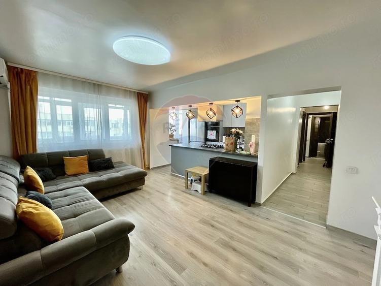 Apartament cu 3 camere decomandat în Republicii