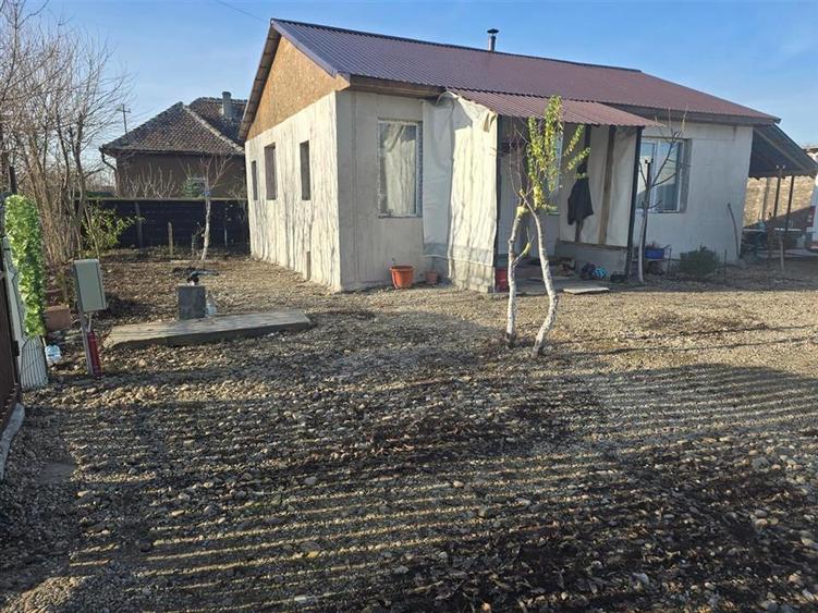 Casă individuală cu 2 camere cu Teren 2489 Mp în Homorog