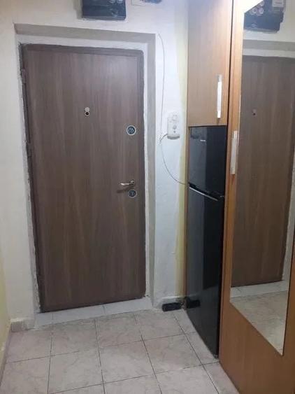 Garsonieră decomandată, mobilată în Far