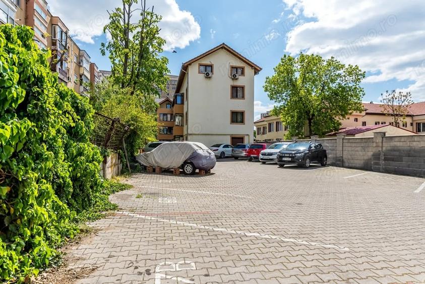 Apartament cu 3 camere decomandat în Est