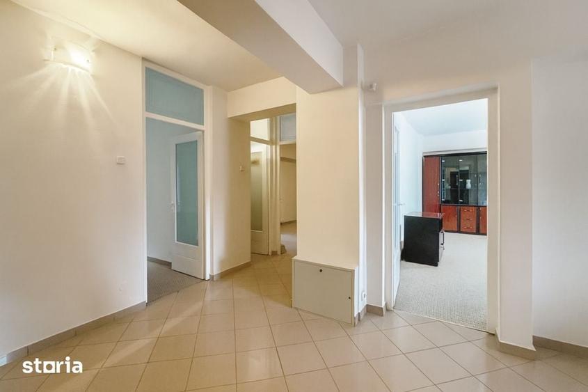 Apartament cu 6 camere în Centrul Civic