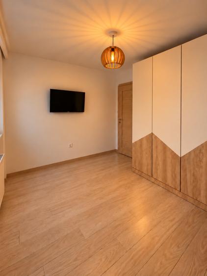 Apartament cu 3 camere semidecomandat, mobilat în Giurgiului