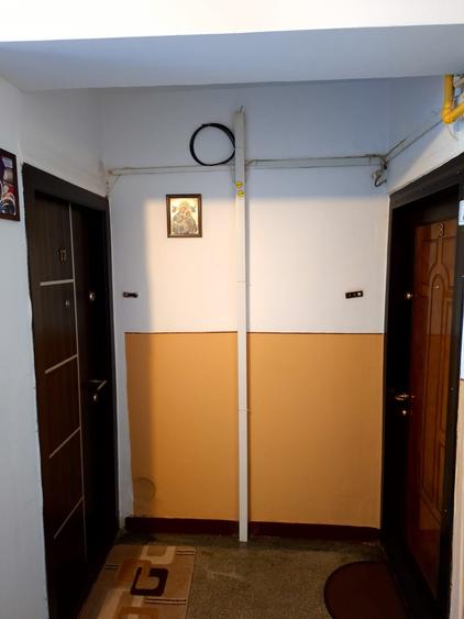 Apartament cu 2 camere semidecomandat în Craiovei