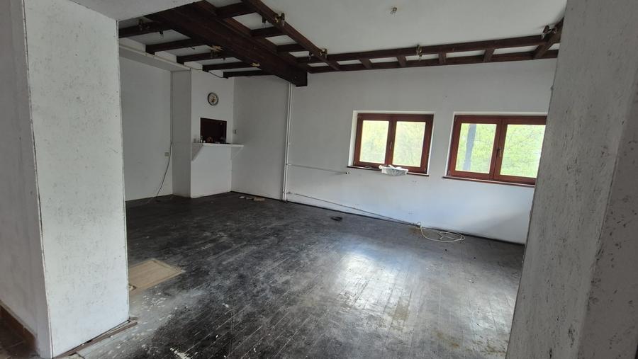 Casă individuală cu 11 camere cu Canalizare în Piatra Arsă