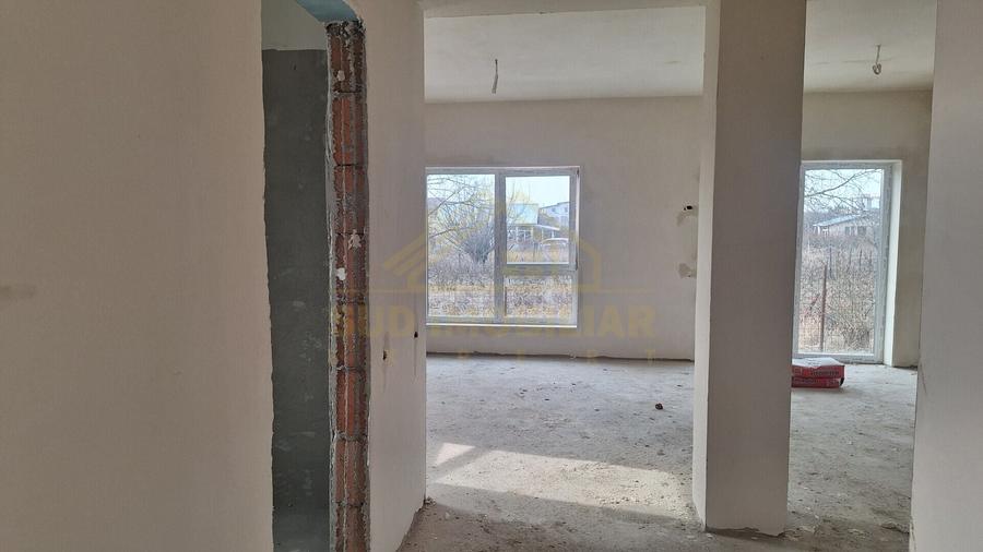 Duplex cu 6 camere cu Canalizare în Central