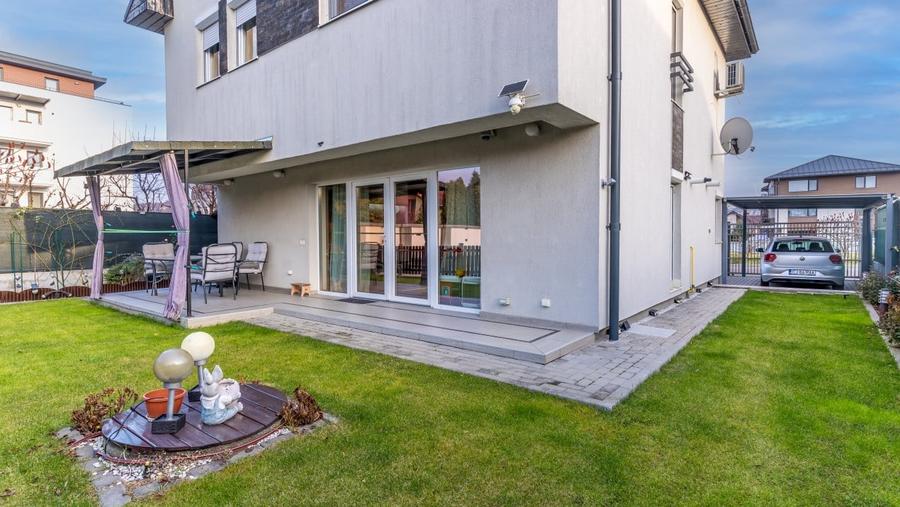 Casă individuală cu 4 camere cu Piscina în Borhanci
