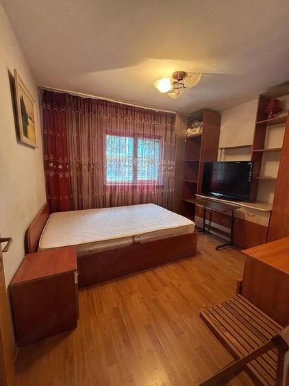 Apartament cu 3 camere decomandat în Metalurgie