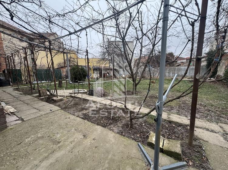 Casă individuală cu 3 camere cu Canalizare în Spitalul Județean