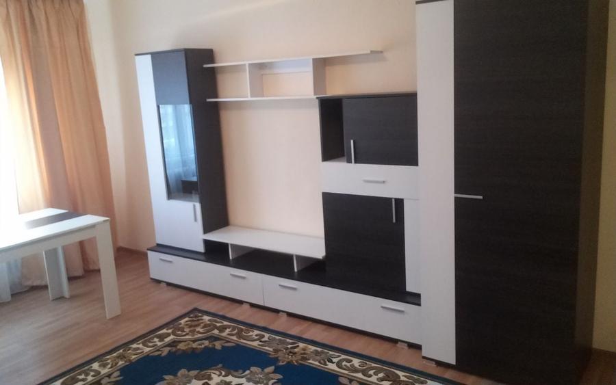 Apartament cu 3 camere decomandat în Cetate