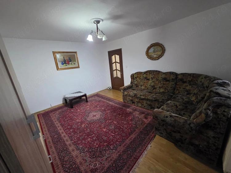 Apartament cu 4 camere decomandat în Dâmbovița