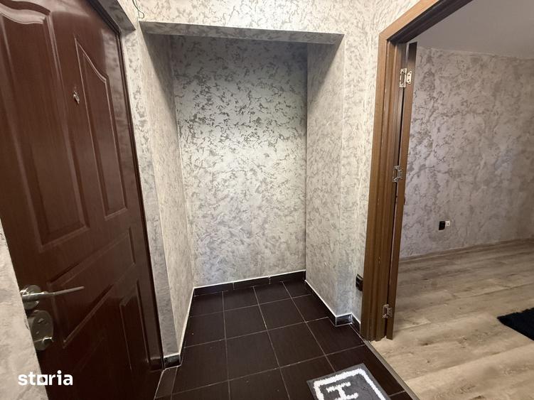 Apartament cu 3 camere semidecomandat în Calea București