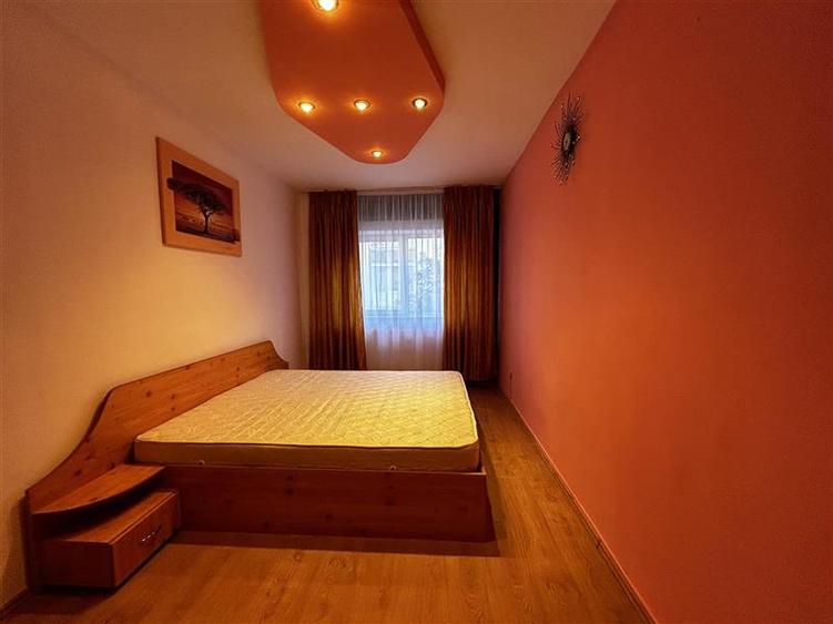 Apartament cu 3 camere decomandat, mobilat în Tractorul