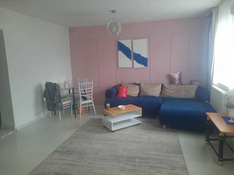 Apartament cu 3 camere semidecomandat în Central