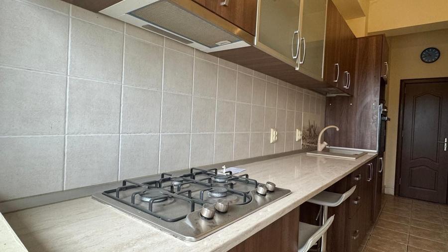 Apartament cu 2 camere decomandat, mobilat în Polonă