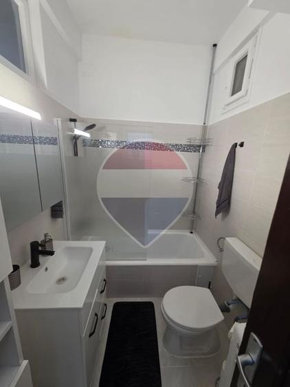 Apartament cu 2 camere decomandat, mobilat în P-ța Romană
