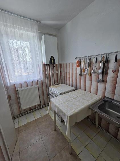 Apartament cu 3 camere decomandat, mobilat în Central