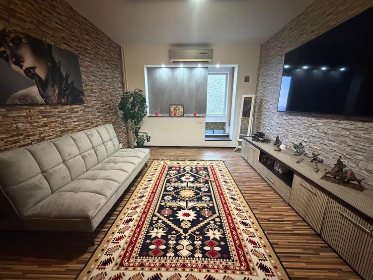 Apartament cu 2 camere decomandat în Titan