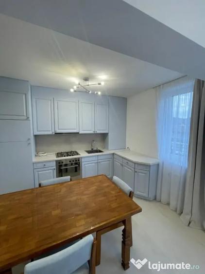 Apartament cu 2 camere semidecomandat, mobilat în Independenței