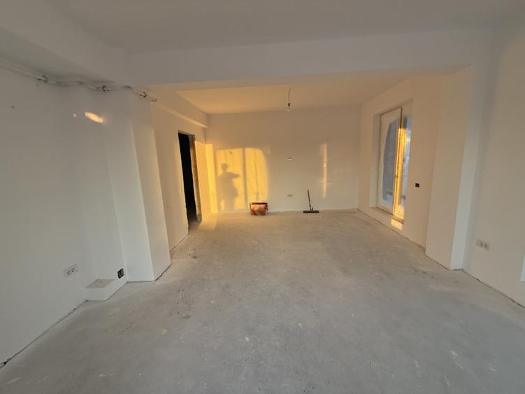 Apartament cu 4 camere decomandat în Theodor Pallady