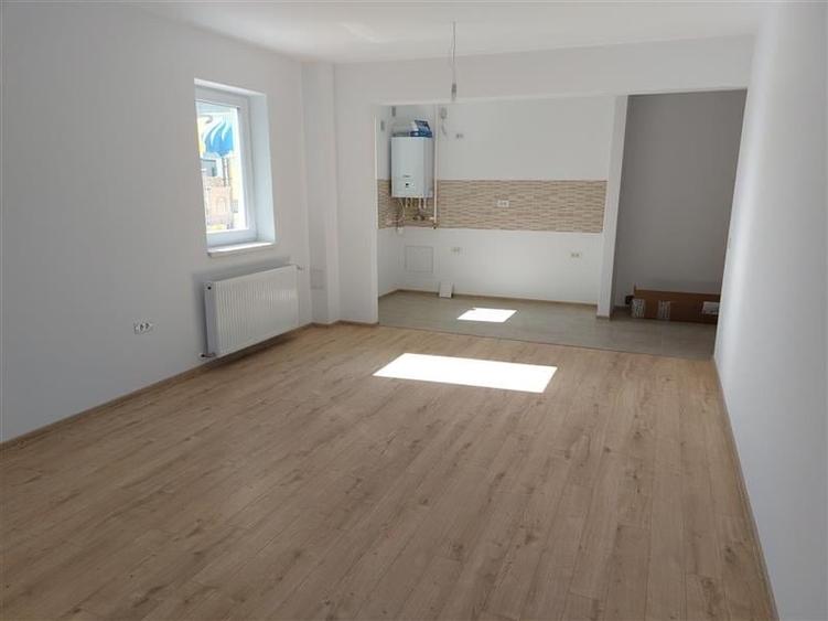 Apartament cu 2 camere semidecomandat în Tractorul — fotografia 1