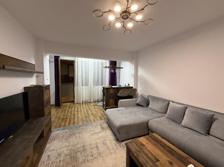 Apartament cu 3 camere semidecomandat, mobilat în Prelungirea Ghencea