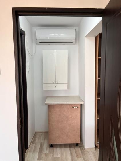 Apartament cu 2 camere semidecomandat, mobilat în P-ța Victoriei