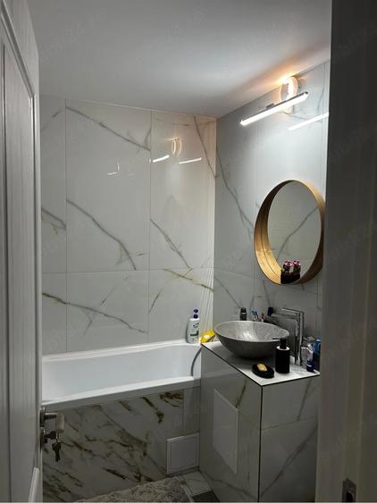 Apartament cu 3 camere decomandat în Exterior Vest