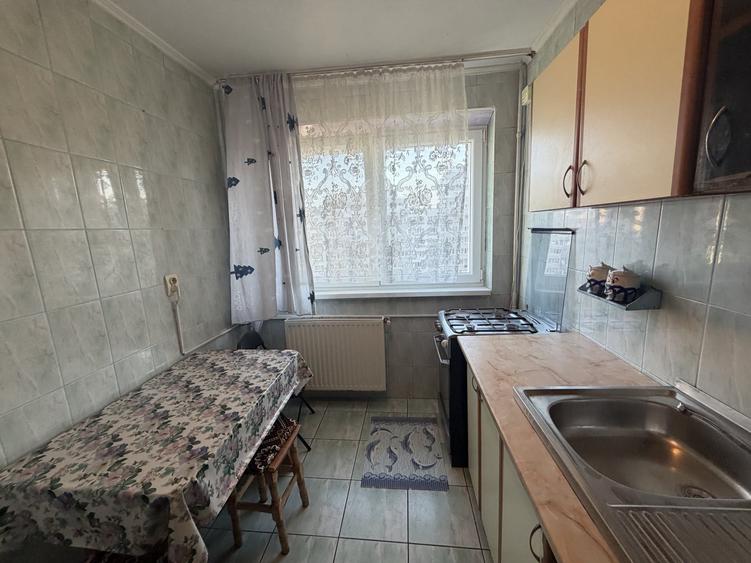 Apartament cu 2 camere decomandat, mobilat în Veteranilor
