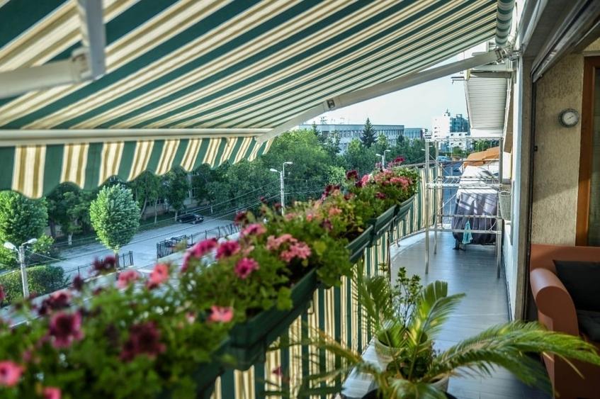 Penthouse cu 4 camere decomandat, mobilat în Inel II