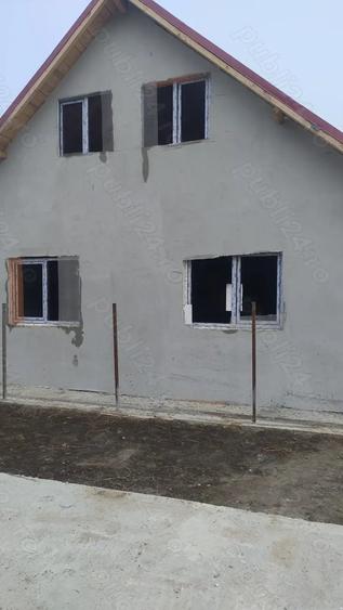 Casă cu 5 camere cu Teren 200 Mp în Lucăceni