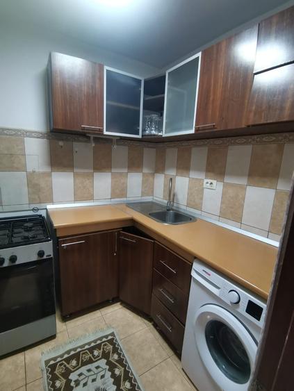 Apartament cu 2 camere semidecomandat în Crâng