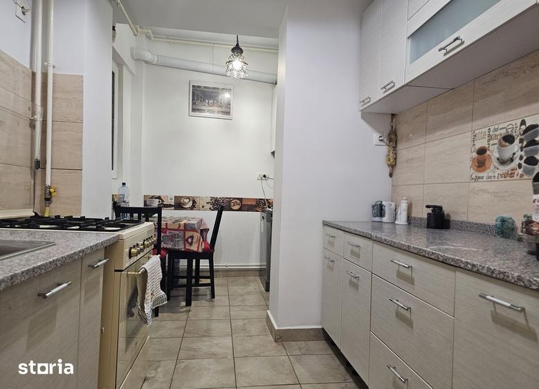 Apartament cu 3 camere semidecomandat în Eminescu