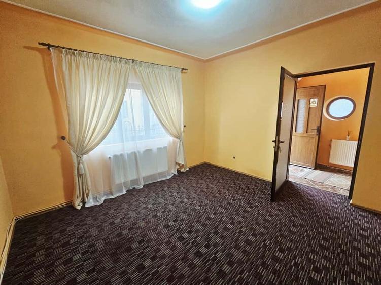 Casă cu 3 camere cu Canalizare în Central