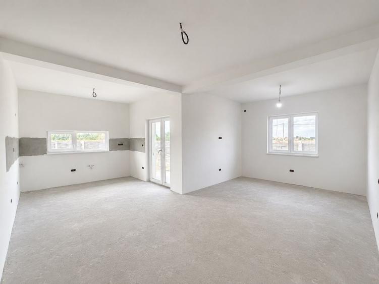 Duplex cu 4 camere cu Canalizare în Moșnița Nouă