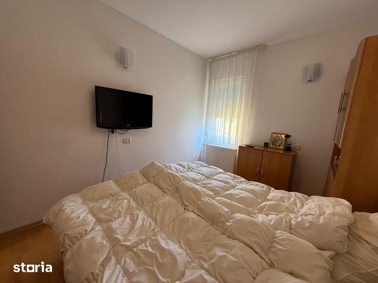 Casă cu 5 camere cu Teren 250 Mp în Roșu