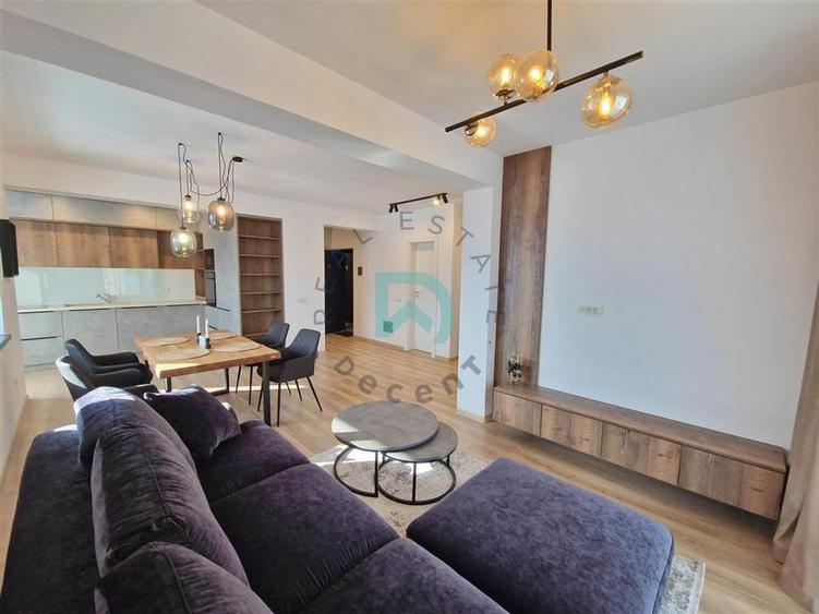 Apartament cu 3 camere decomandat, mobilat în Tractorul