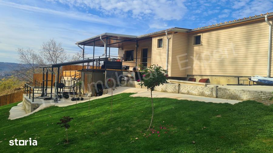 Casă cu 3 camere cu Teren 900 Mp în Central