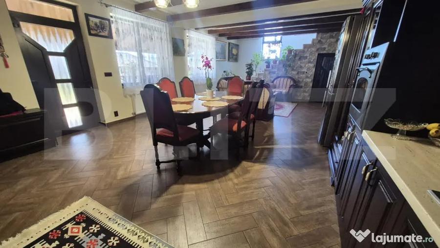 Casă cu 5 camere cu Teren 1487 Mp în Lazuri