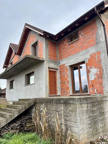 Casă cu Teren 700 Mp în Central