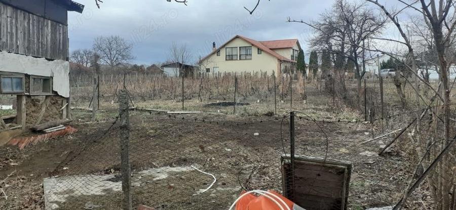 Teren de 762 mp, în Străoane
