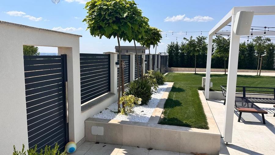 Casă cu 4 camere în Plaiul Vulcanești