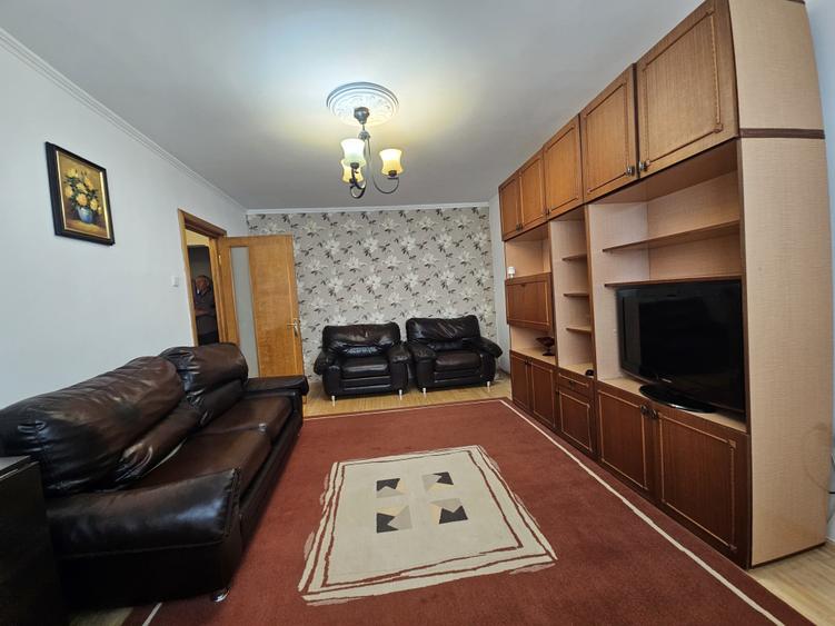 Apartament cu 3 camere decomandat în Boema