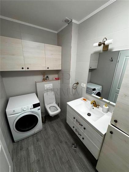 Apartament cu 3 camere semidecomandat în Soarelui