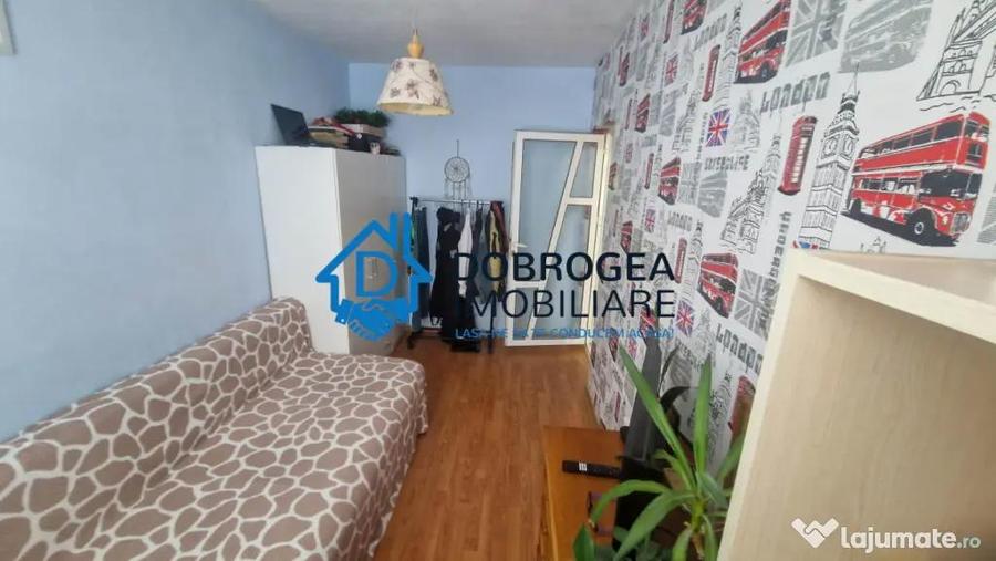 Apartament cu 3 camere semidecomandat în Central