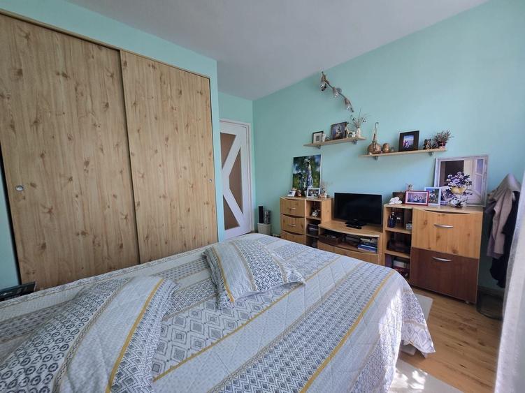 Apartament cu 3 camere  de vanzare - B dul 1 Mai - 7