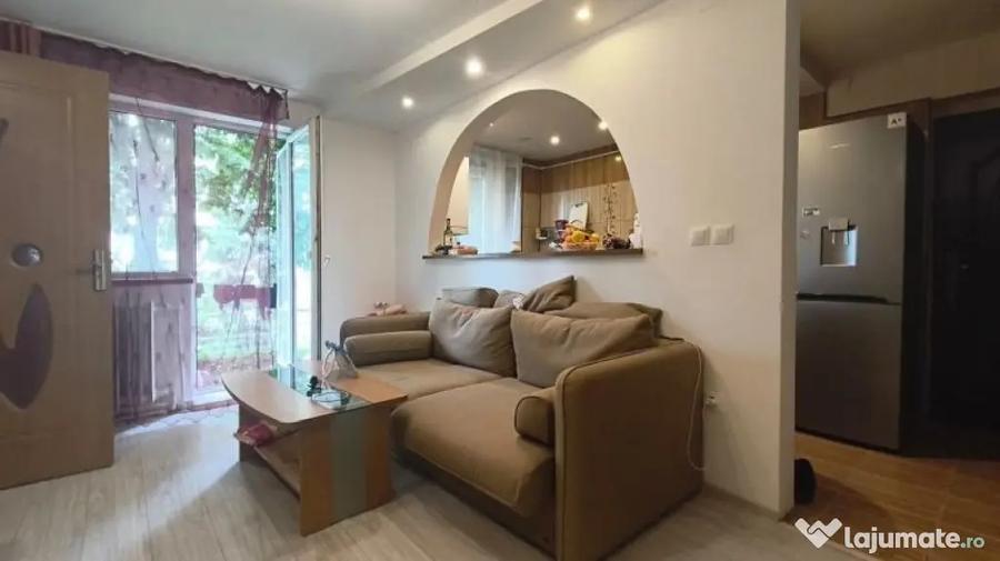 Apartament cu 3 camere semidecomandat în Central